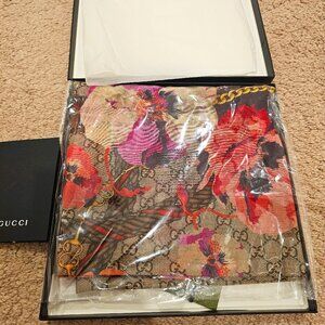 Brand New Gucci Women Wool Monogram Big Panshie Fringe Shawl Roseate Beige